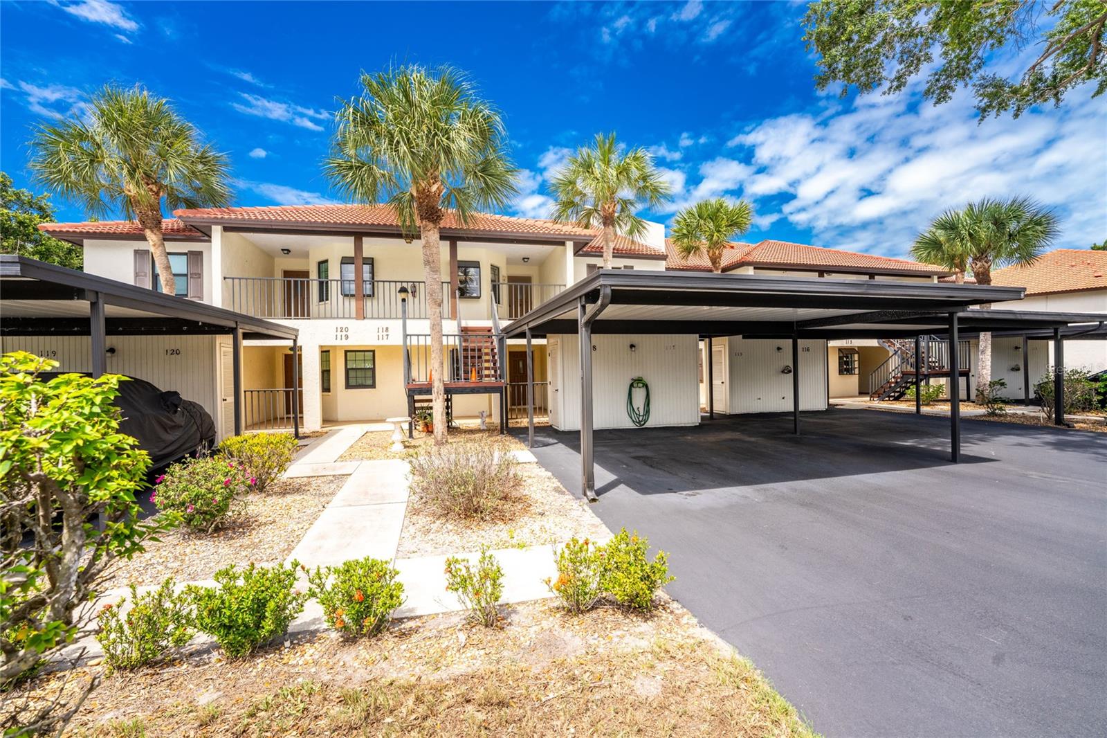 PINE HOLLOW - Residential