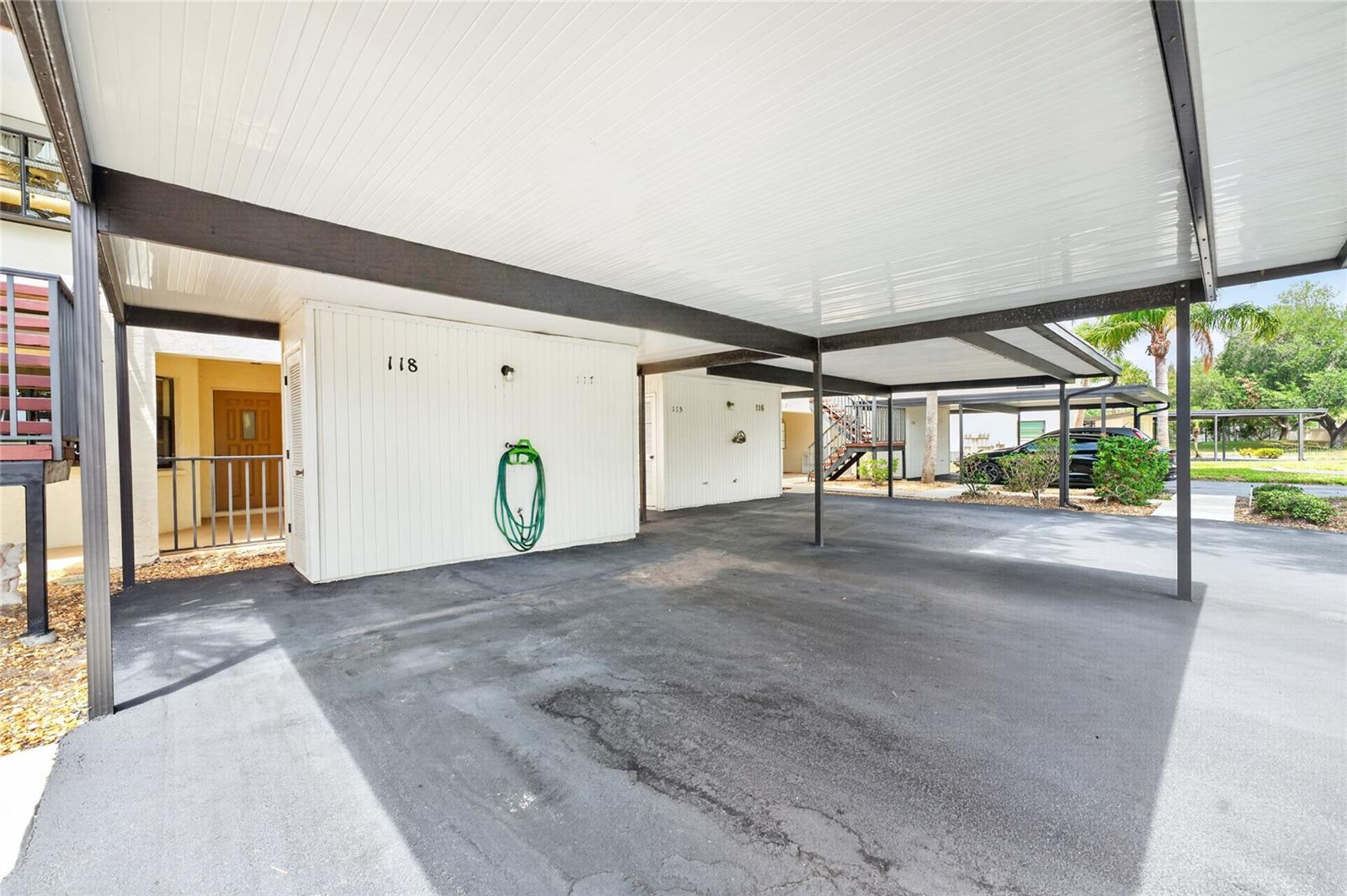 PINE HOLLOW - Residential