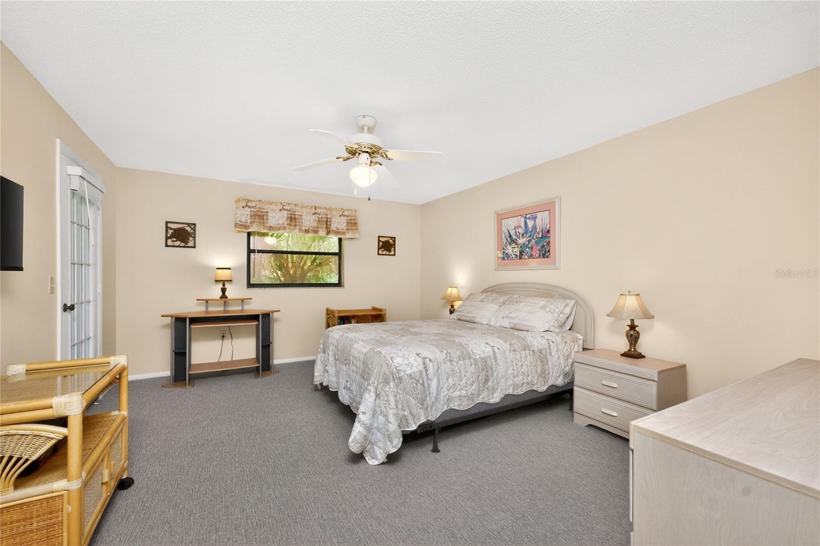 PINE HOLLOW - Residential