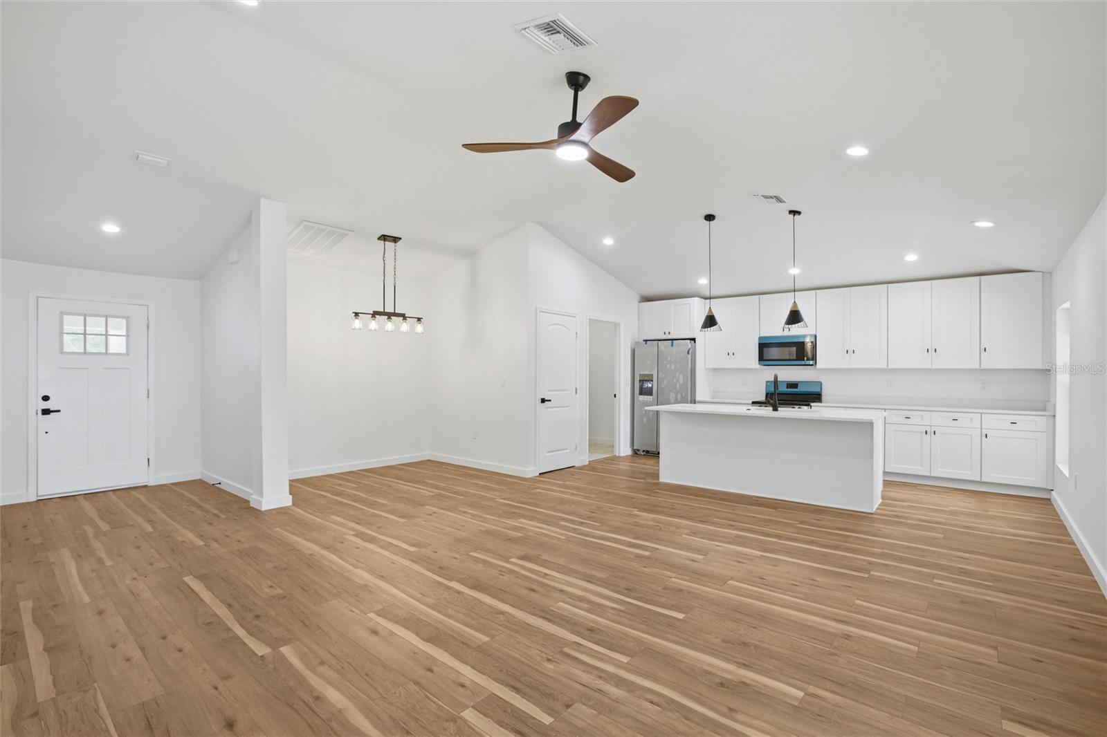 AVON PARK LAKES - Residential
