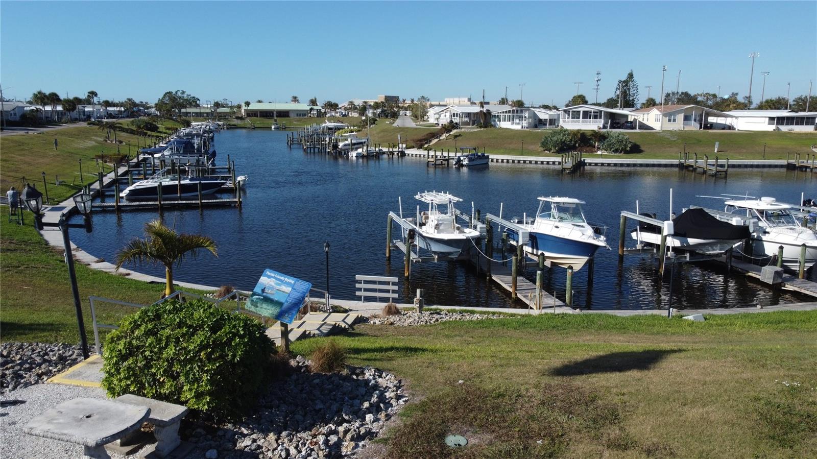 COUNTRY CLUB ESTATES - Land