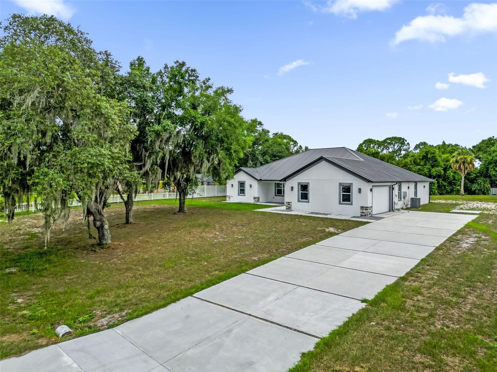 WALK IN WATER LAKE ESTATES PH 01 - Residential