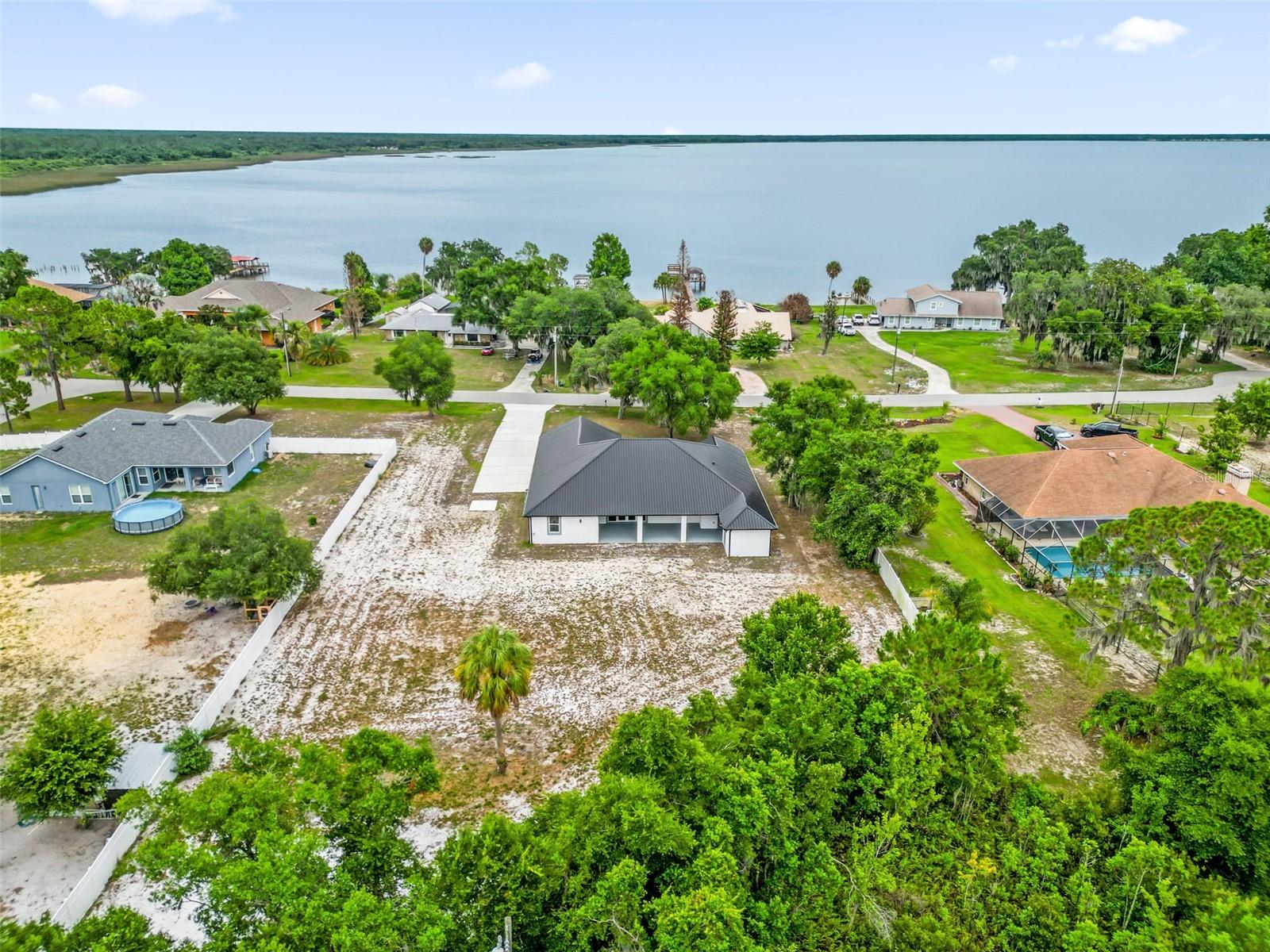 WALK IN WATER LAKE ESTATES PH 01 - Residential