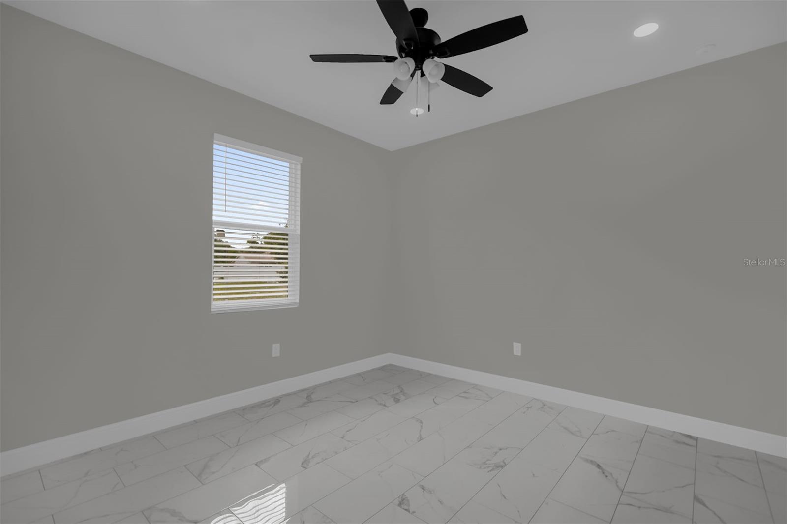 WALK IN WATER LAKE ESTATES PH 01 - Residential