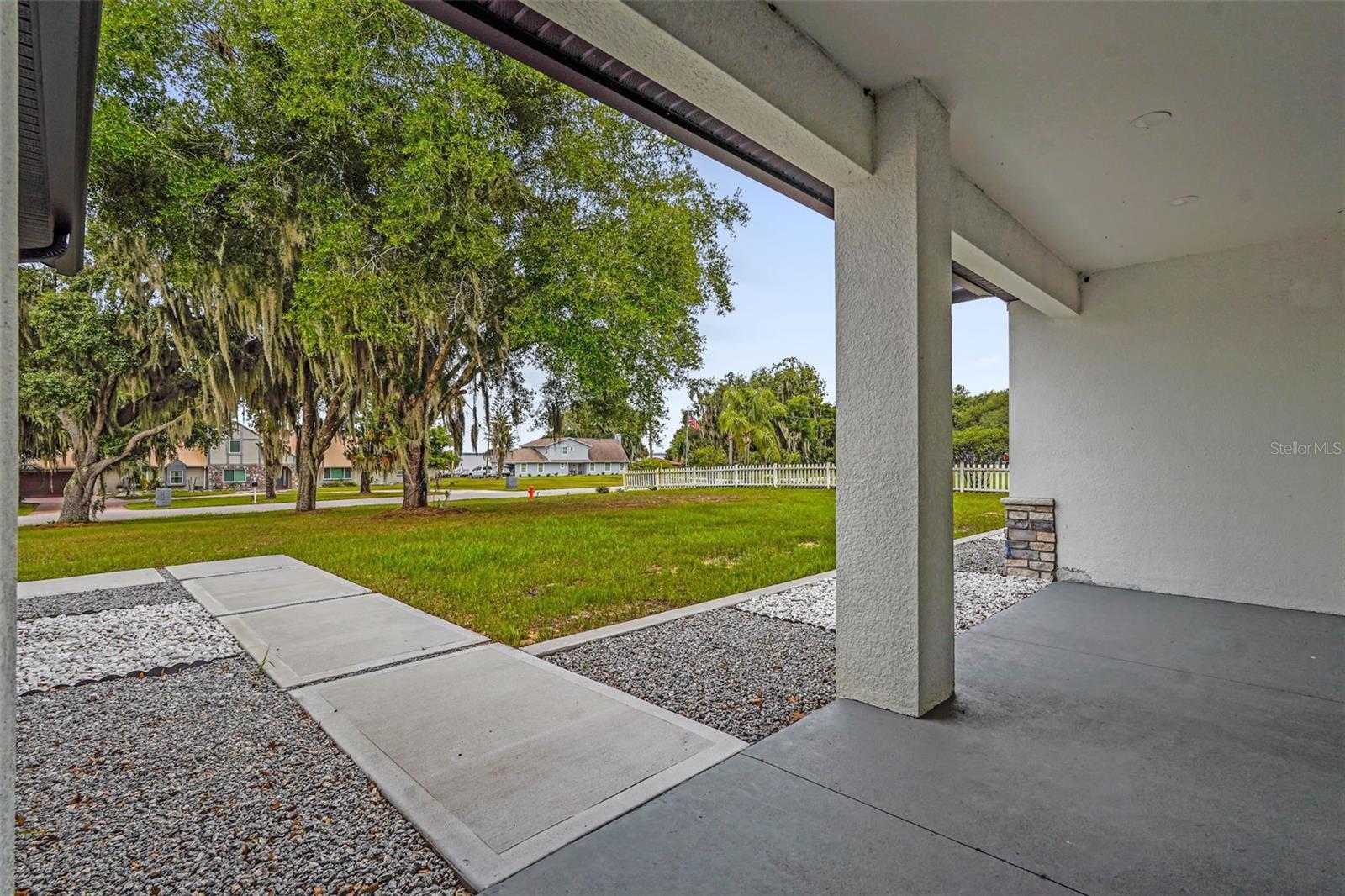 WALK IN WATER LAKE ESTATES PH 01 - Residential