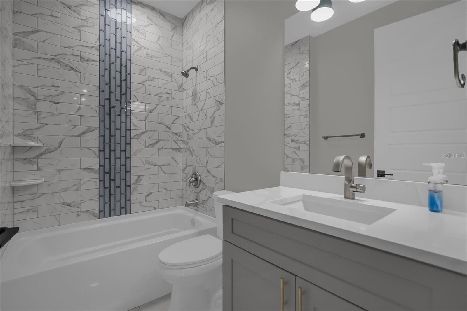 WALK IN WATER LAKE ESTATES PH 01 - Residential