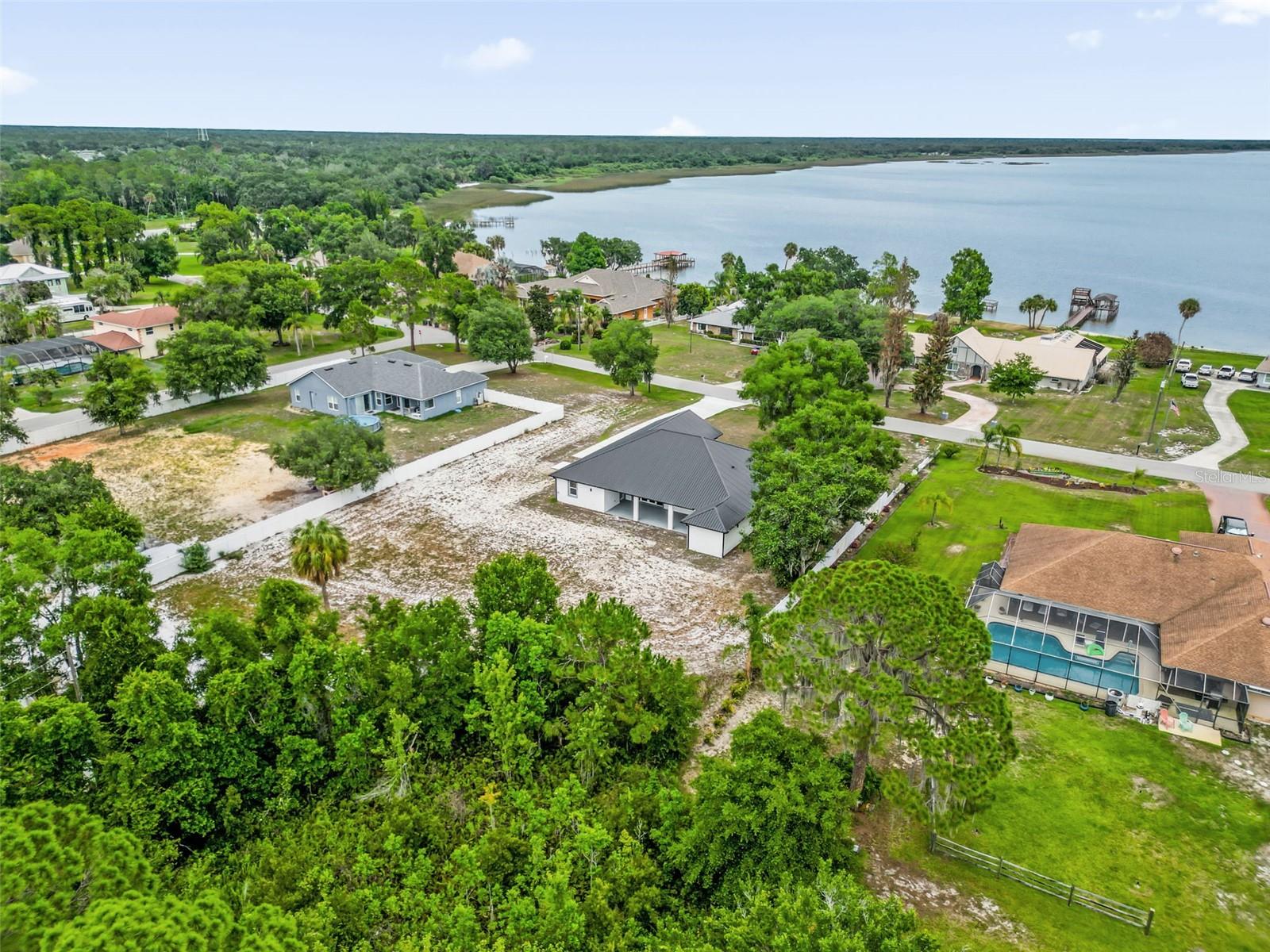 WALK IN WATER LAKE ESTATES PH 01 - Residential