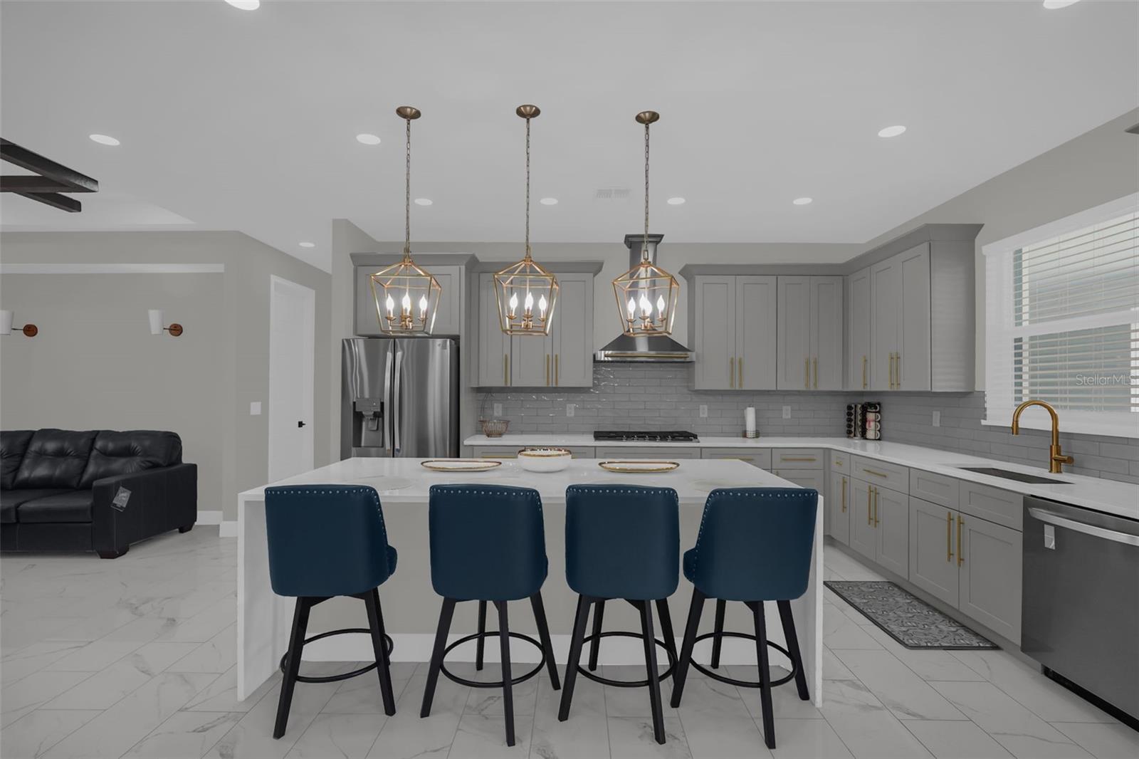 WALK IN WATER LAKE ESTATES PH 01 - Residential