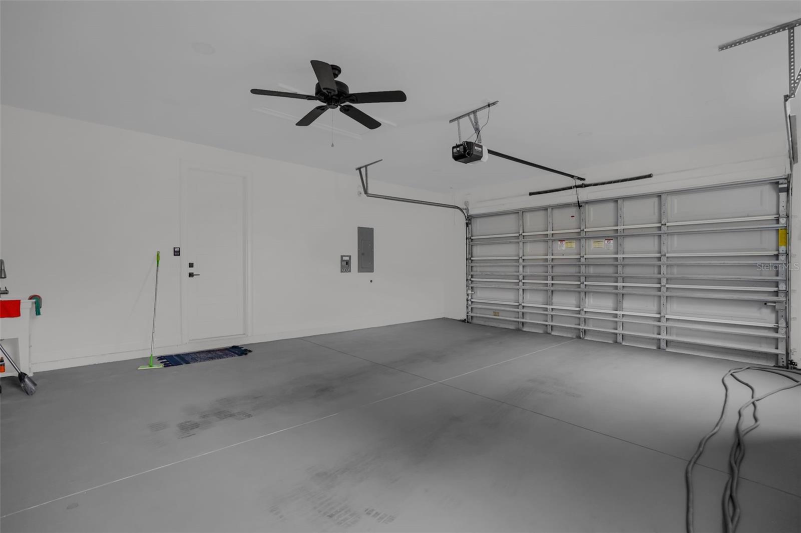 WALK IN WATER LAKE ESTATES PH 01 - Residential