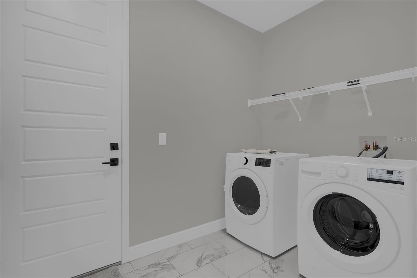 WALK IN WATER LAKE ESTATES PH 01 - Residential
