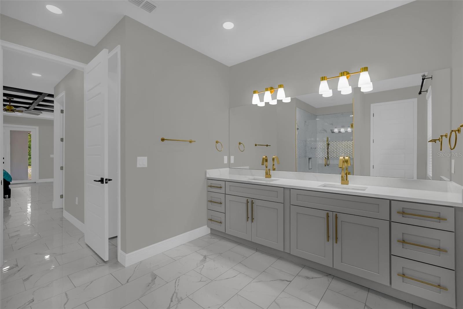 WALK IN WATER LAKE ESTATES PH 01 - Residential