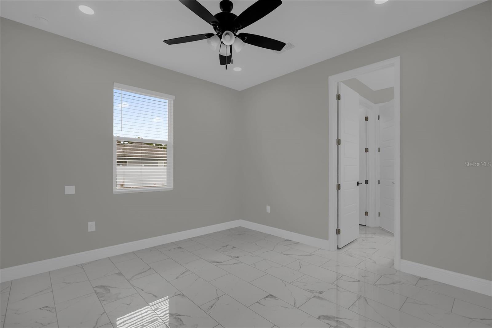 WALK IN WATER LAKE ESTATES PH 01 - Residential