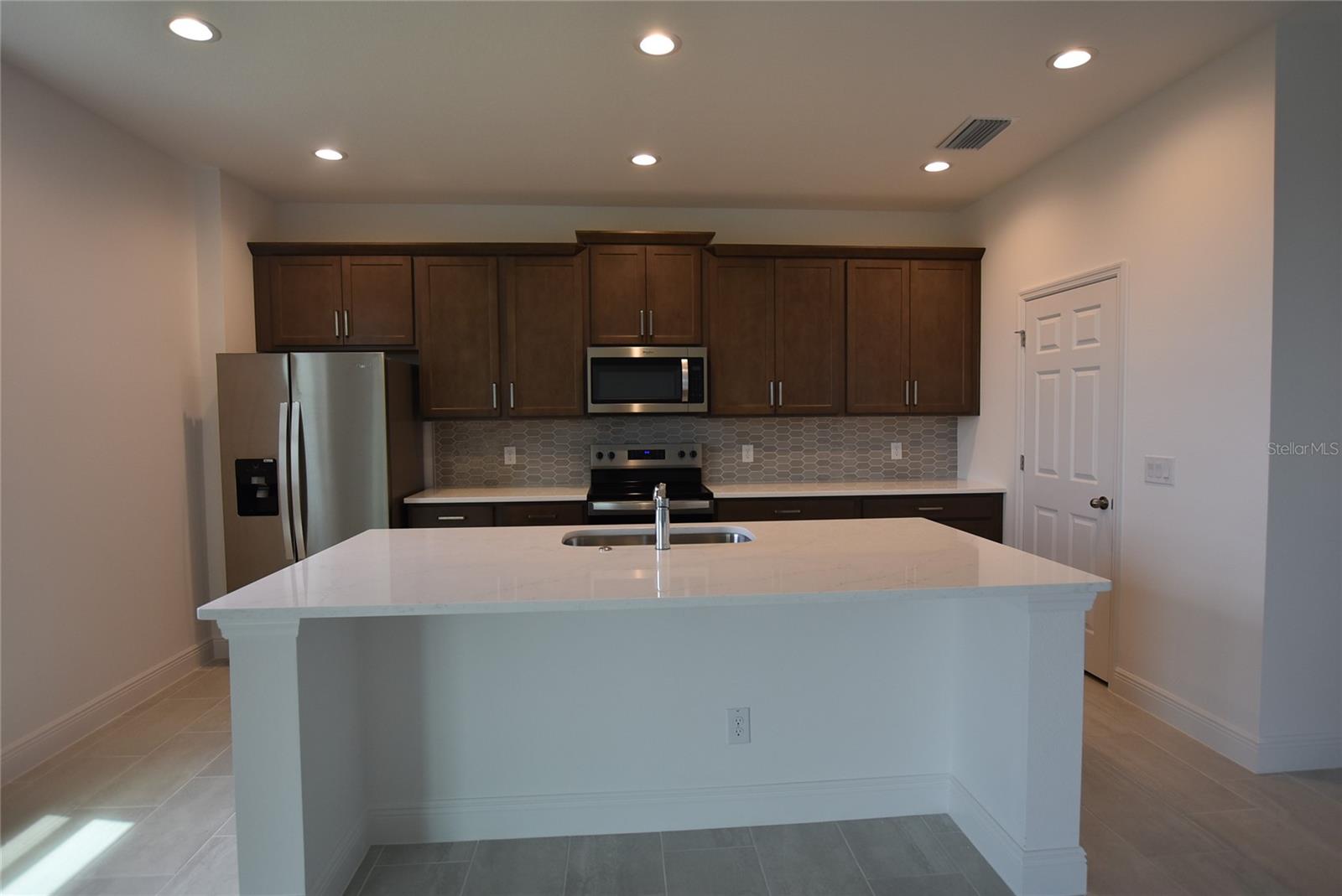 RIDGEVIEW PHASE 5 PB 83 PG 32-35 LOT 499 ORB 6568 - Residential Lease