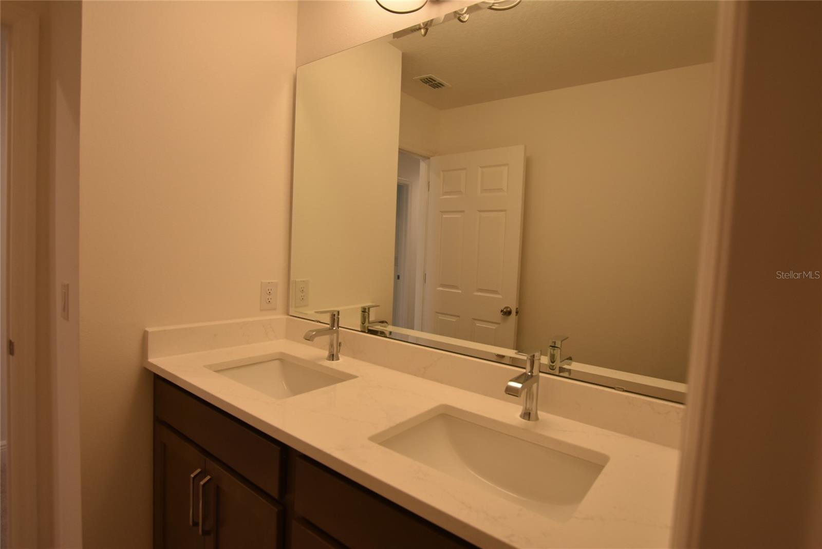 RIDGEVIEW PHASE 5 PB 83 PG 32-35 LOT 499 ORB 6568 - Residential Lease