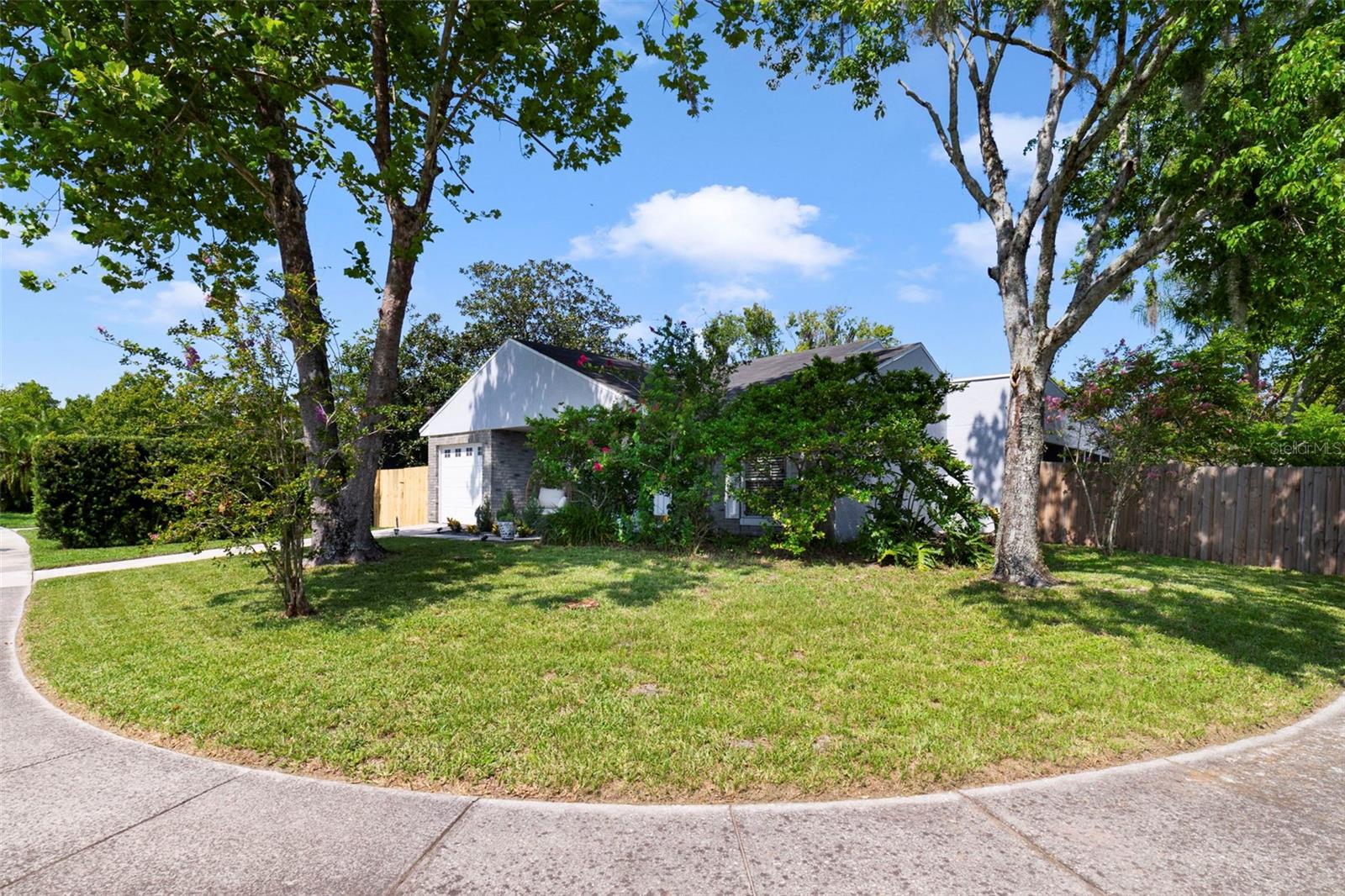 COUNTRY PLACE - Residential