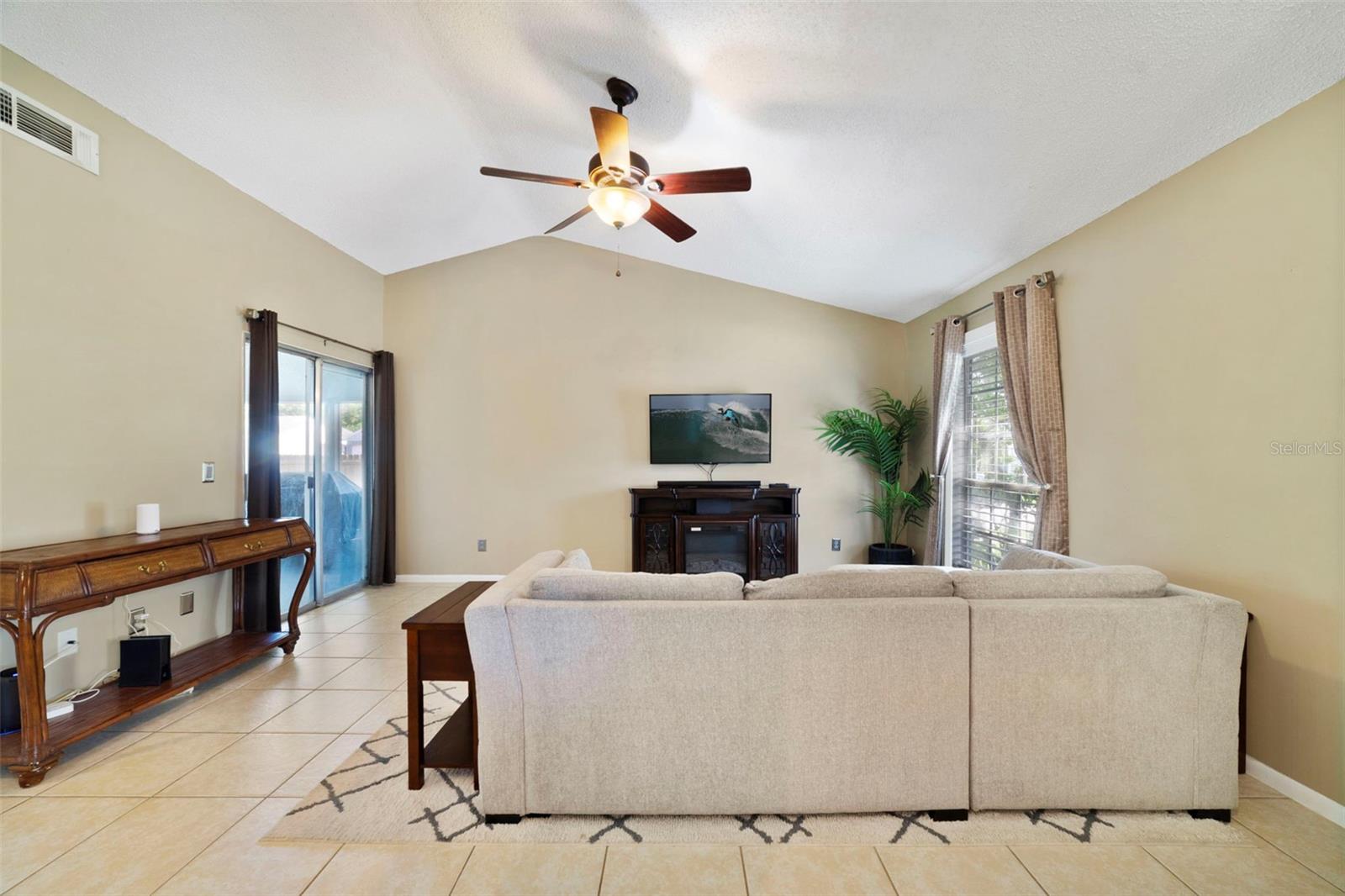 COUNTRY PLACE - Residential