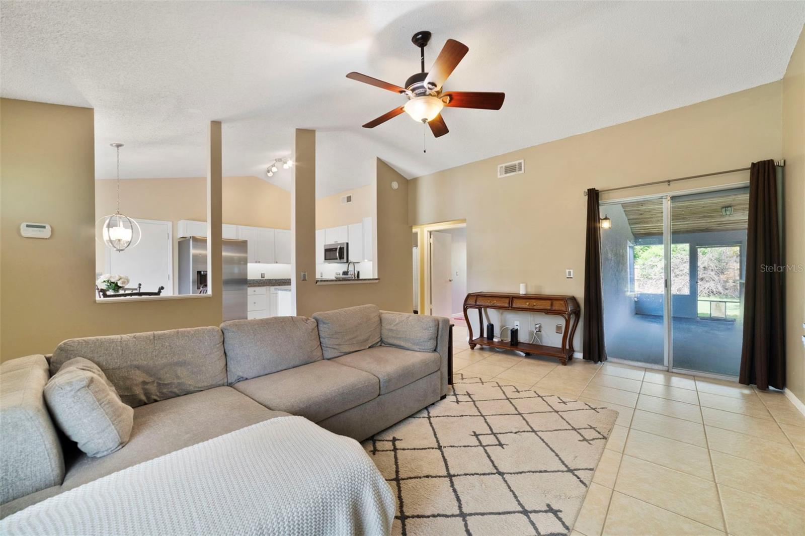 COUNTRY PLACE - Residential