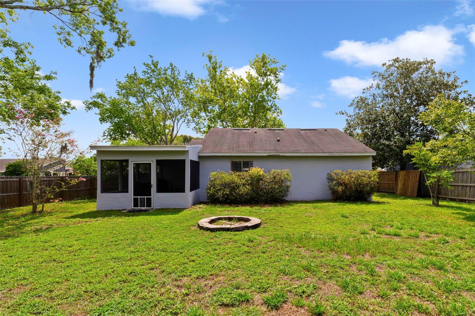 COUNTRY PLACE - Residential