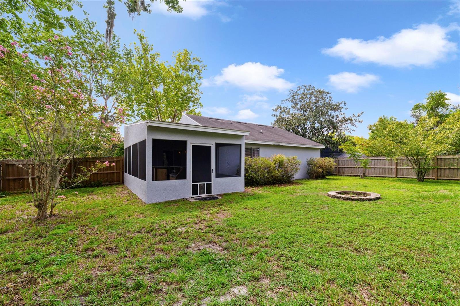 COUNTRY PLACE - Residential