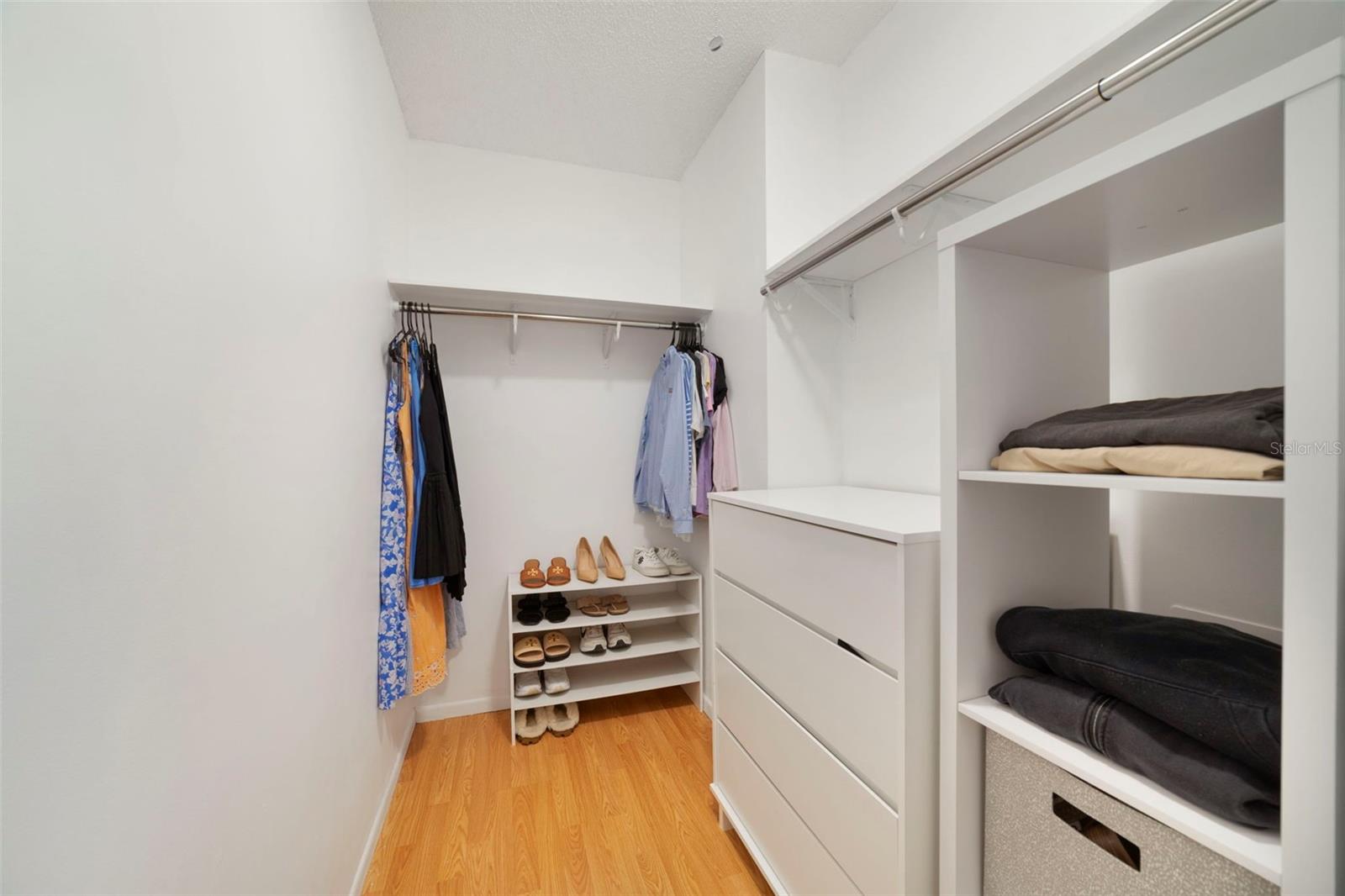 COUNTRY PLACE - Residential