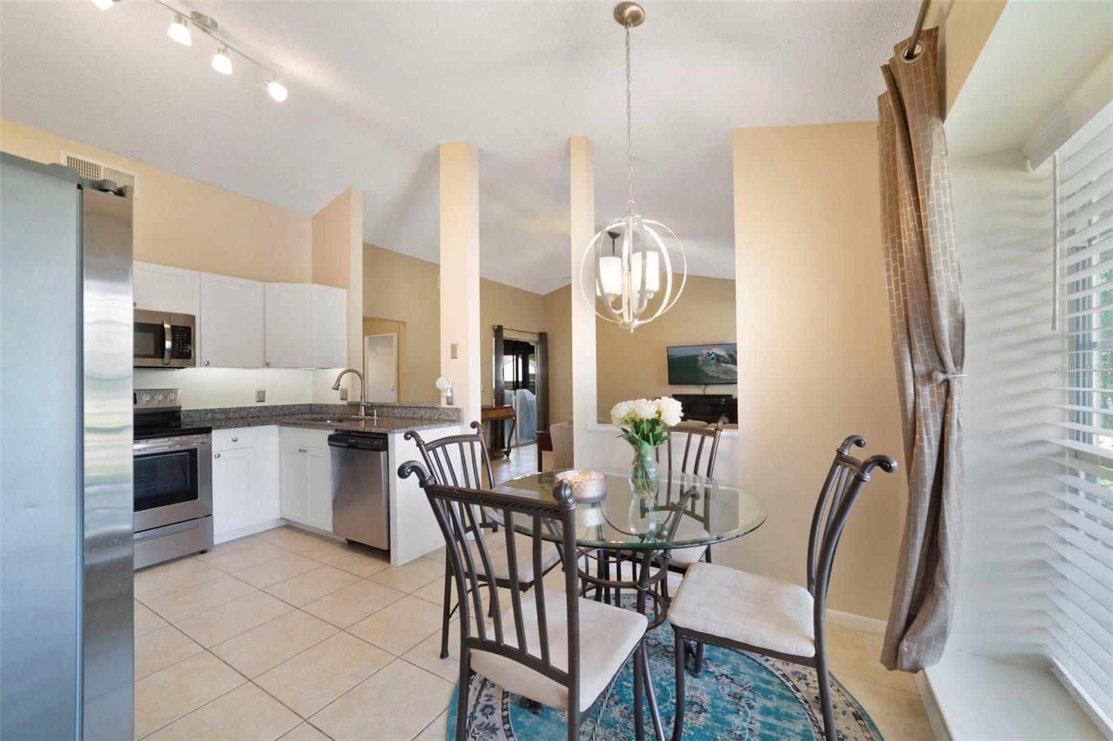 COUNTRY PLACE - Residential