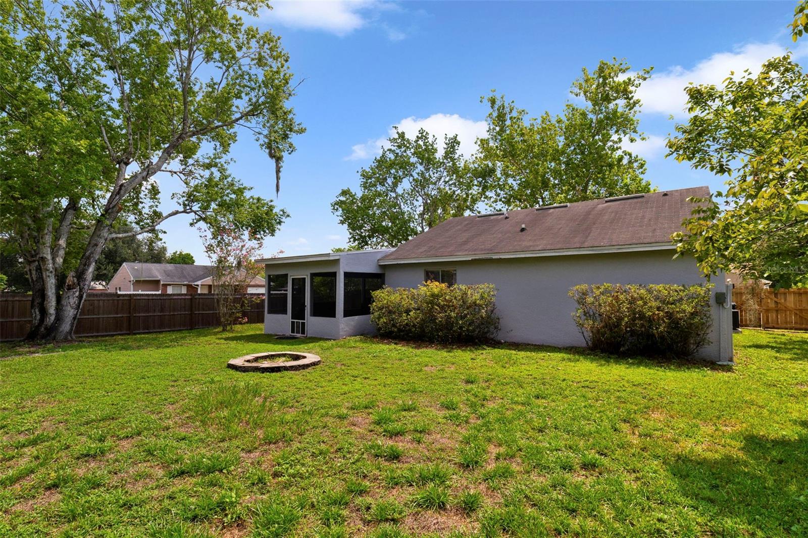 COUNTRY PLACE - Residential