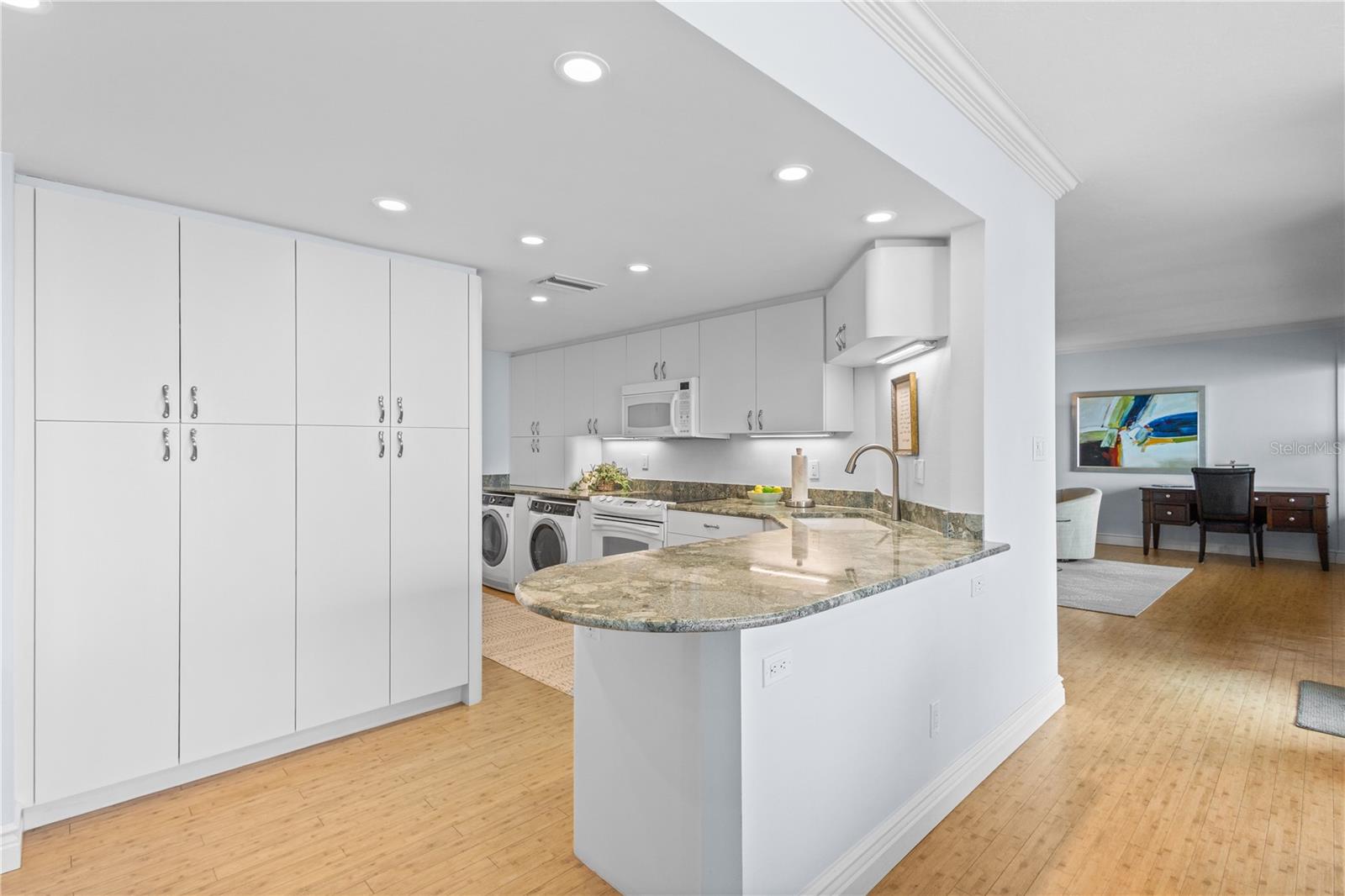 LONGBOAT KEY TOWERS - Residential