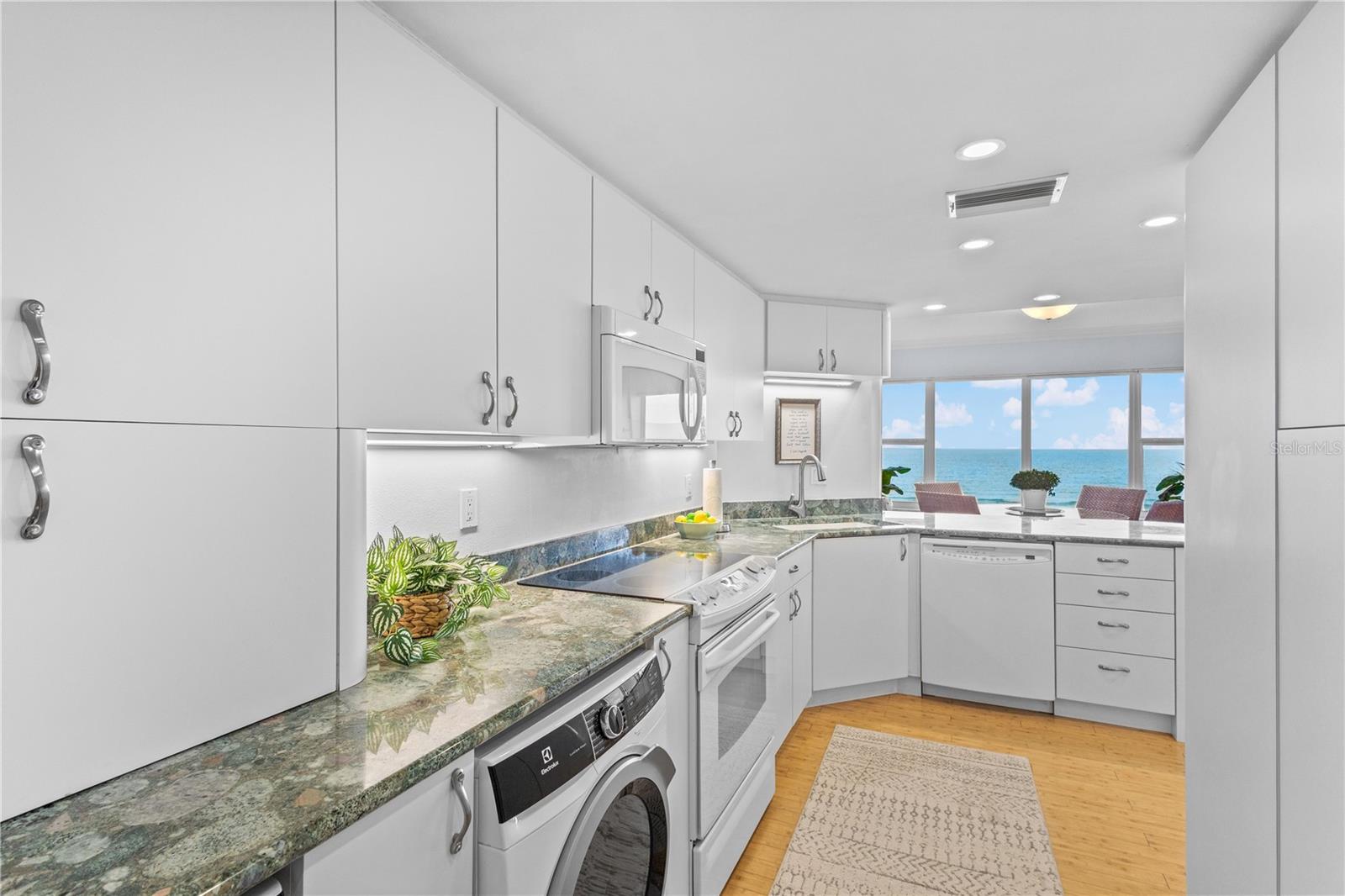 LONGBOAT KEY TOWERS - Residential