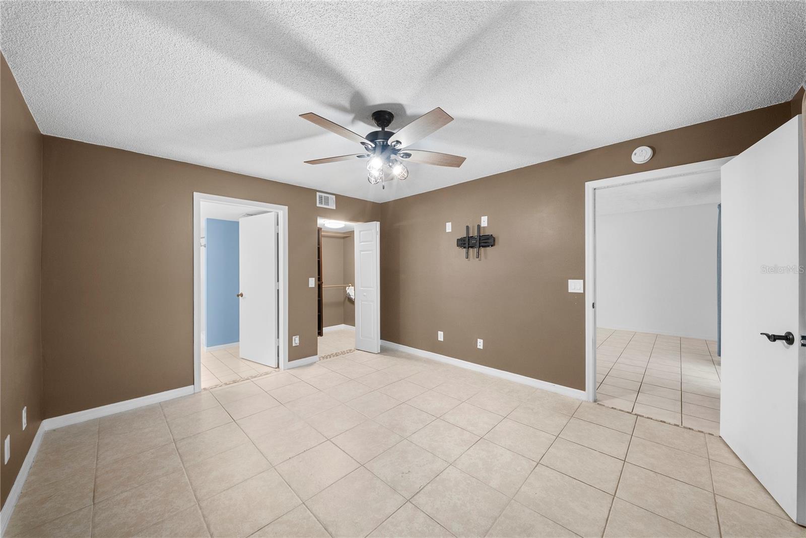 VILLAGES AT EMERALD LAKES FOUR - Residential