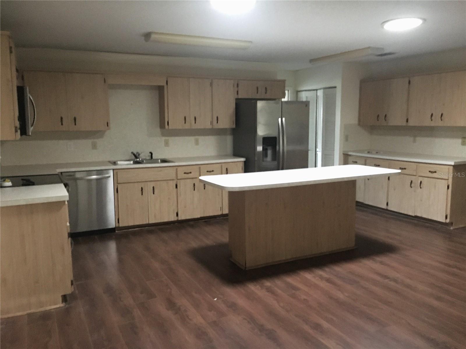 CIRCLE SQUARE WOODS Y - Residential