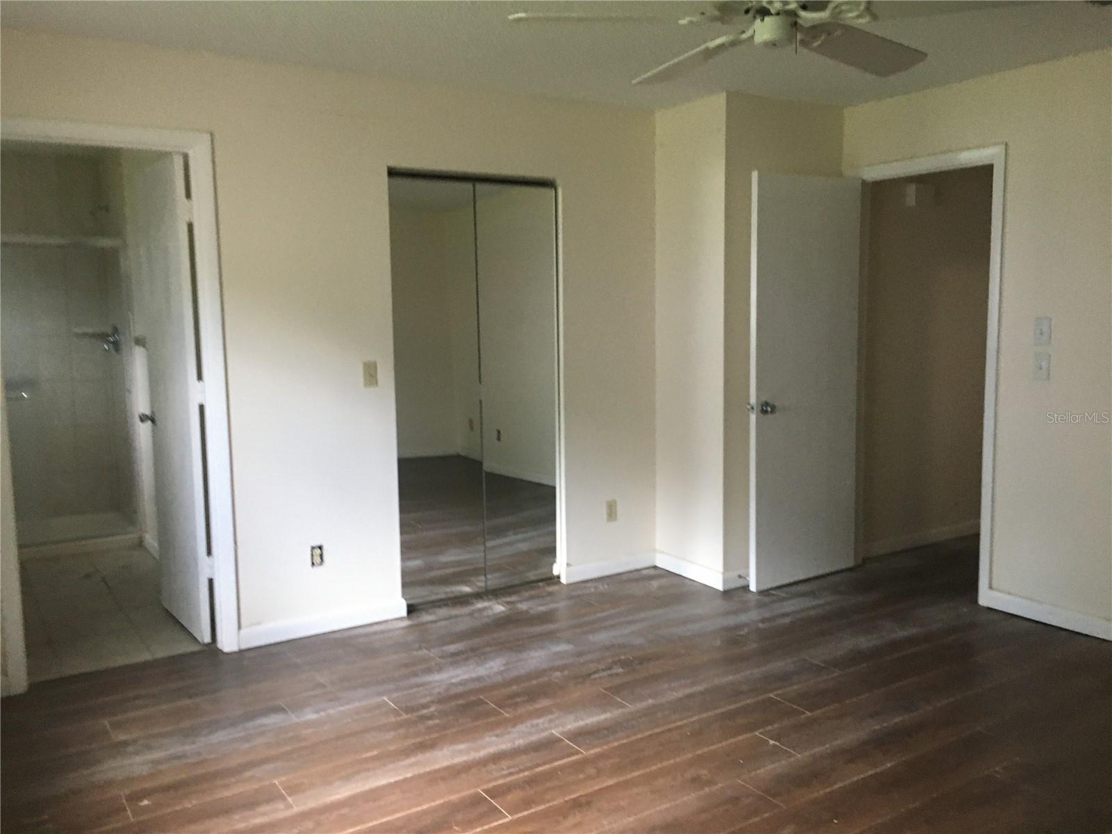 CIRCLE SQUARE WOODS Y - Residential