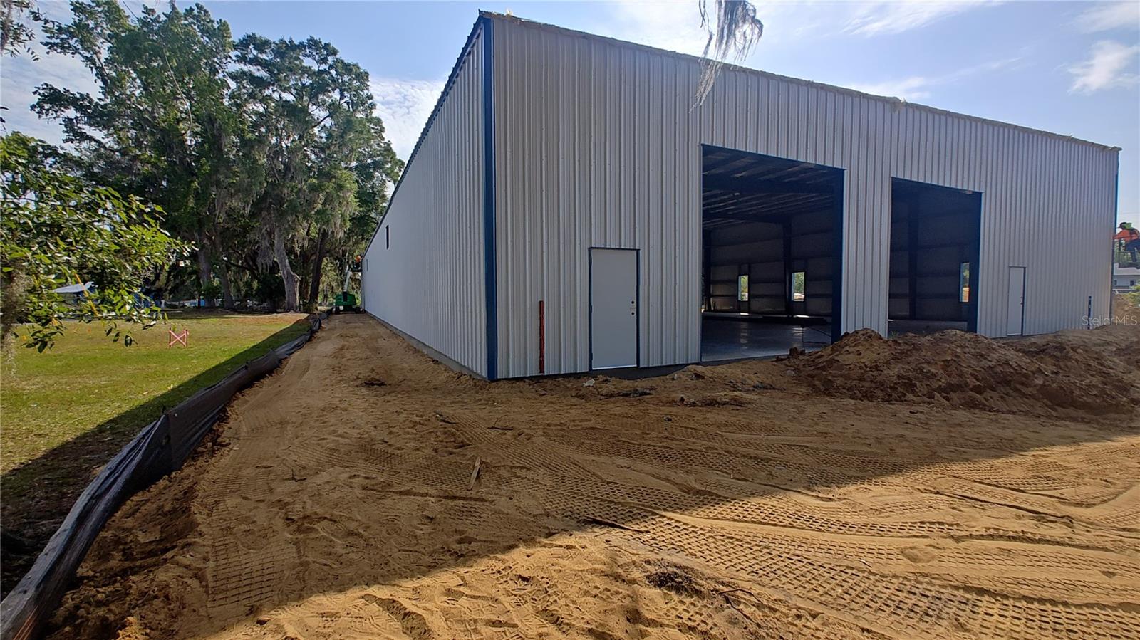TOWN/BELLEVIEW - Commercial Sale