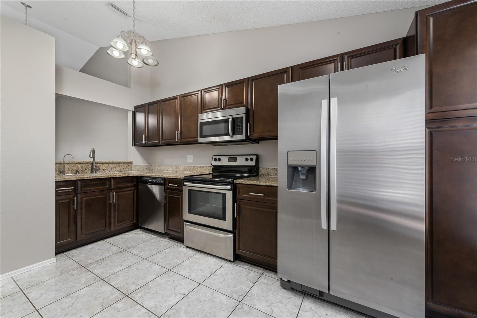 BVL LAKEPOINTE TWNHMS - Residential Lease
