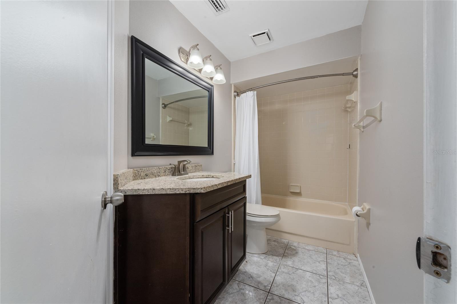BVL LAKEPOINTE TWNHMS - Residential Lease
