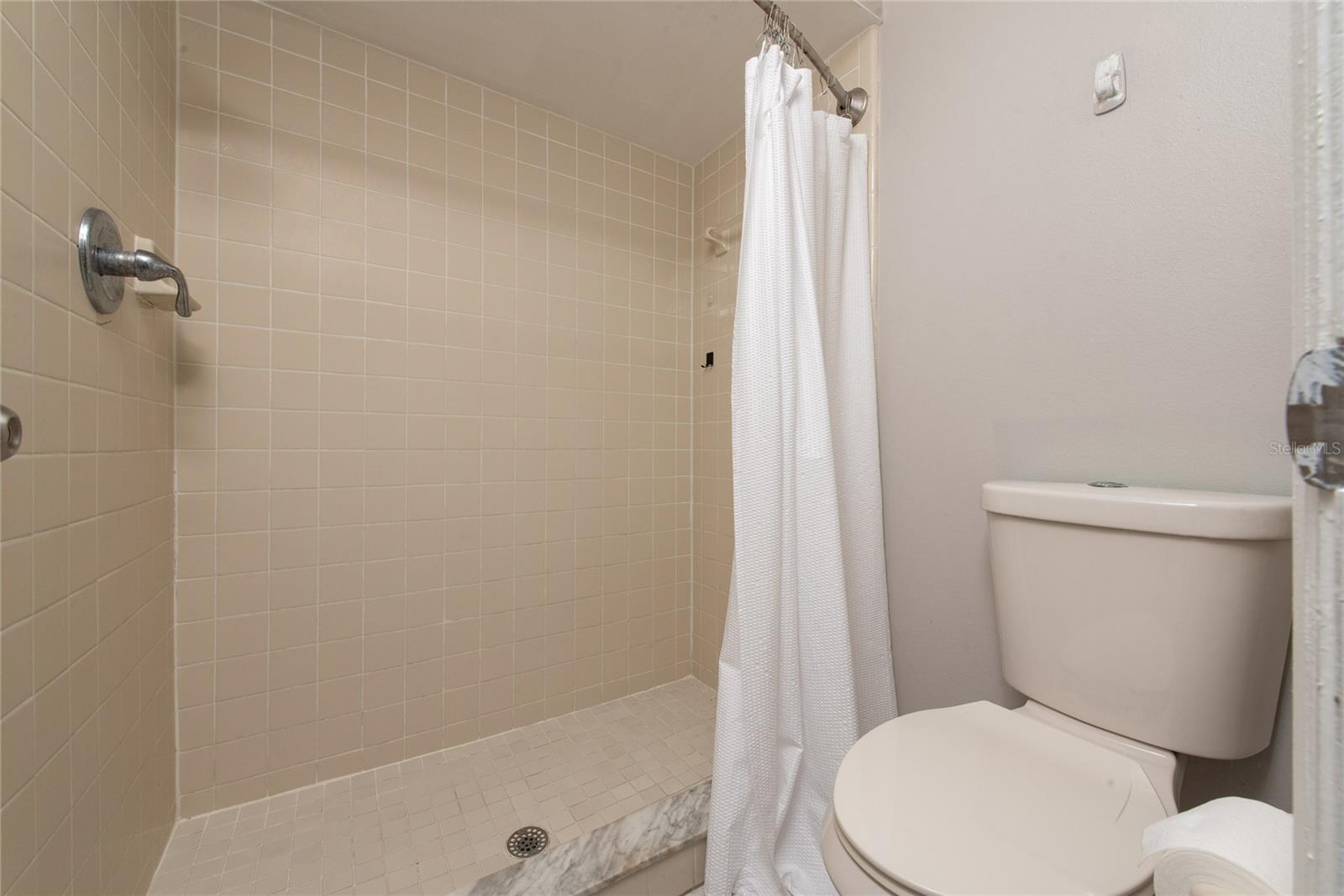 BVL LAKEPOINTE TWNHMS - Residential Lease