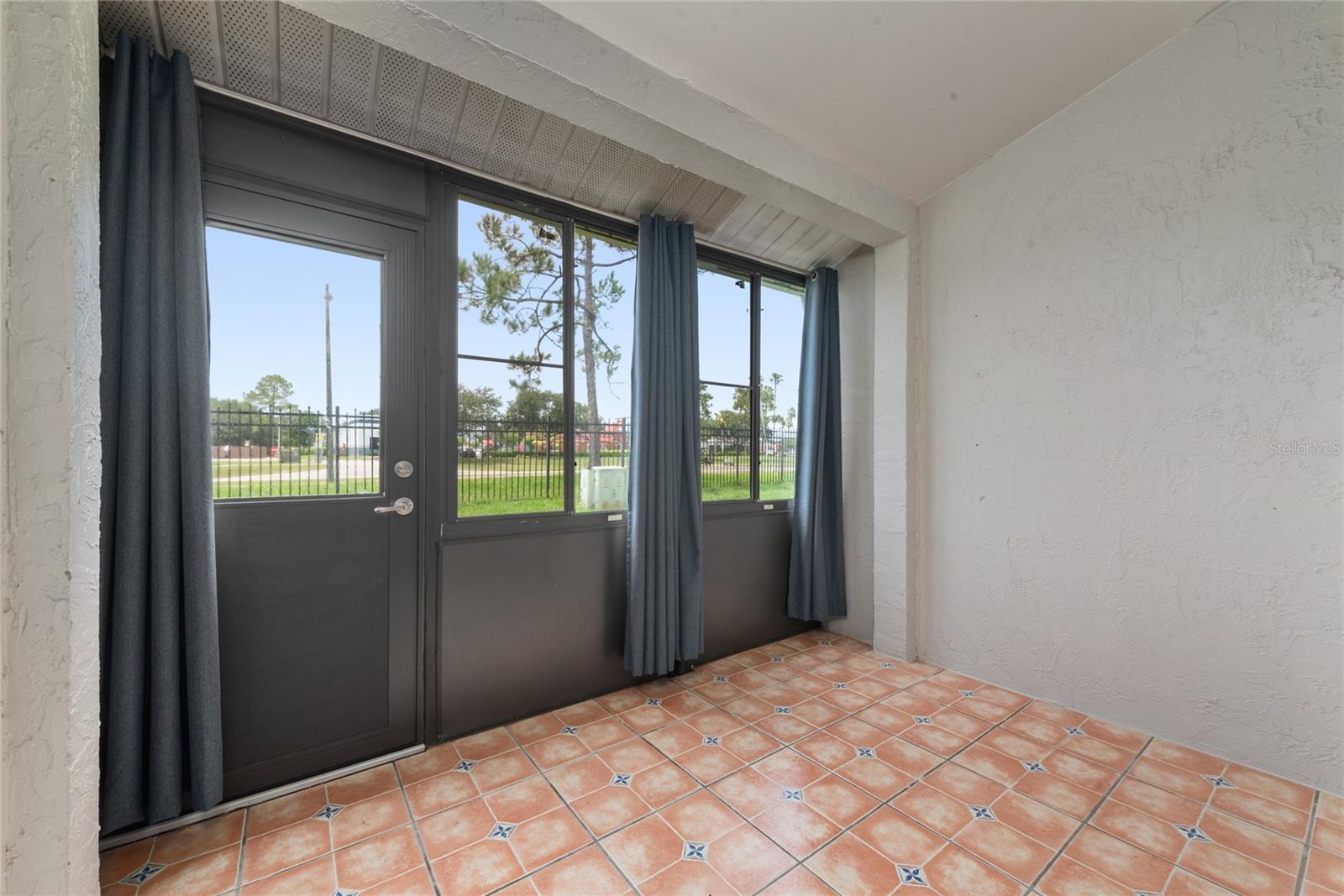 BVL LAKEPOINTE TWNHMS - Residential Lease