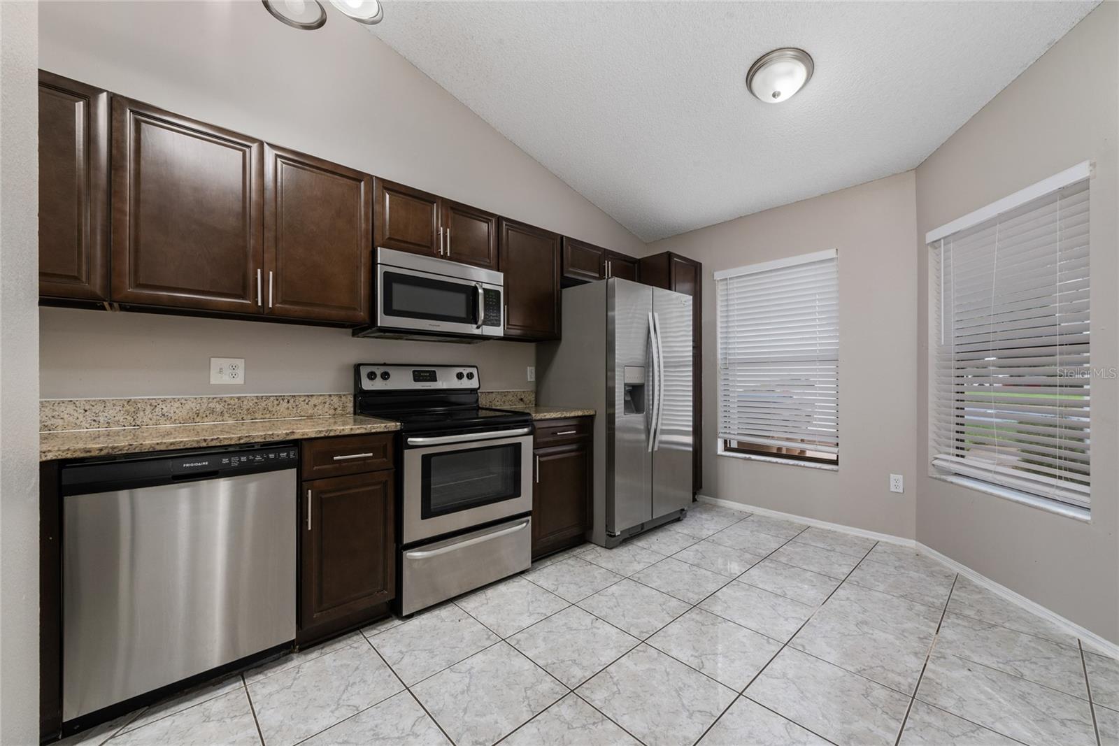 BVL LAKEPOINTE TWNHMS - Residential Lease