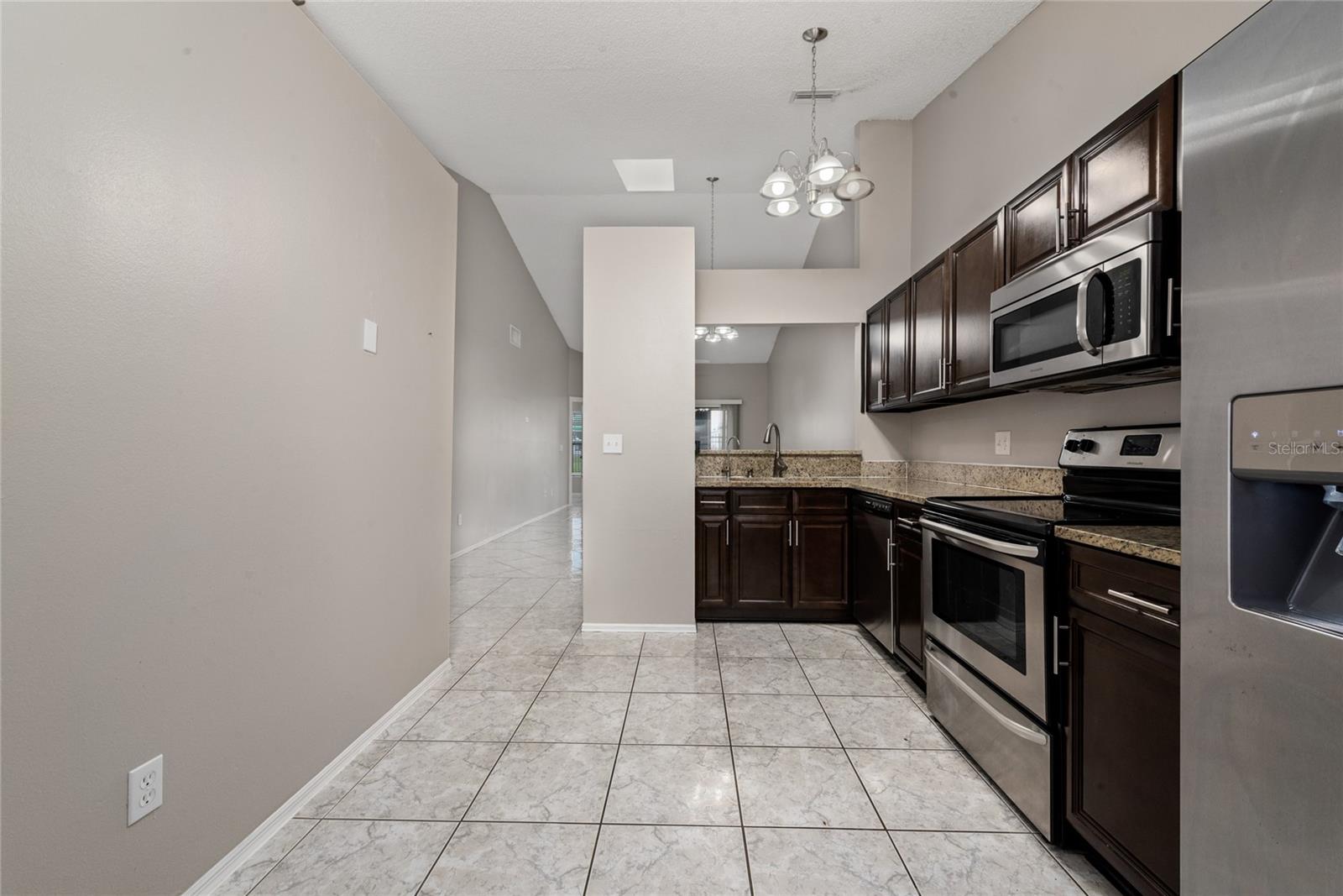 BVL LAKEPOINTE TWNHMS - Residential Lease