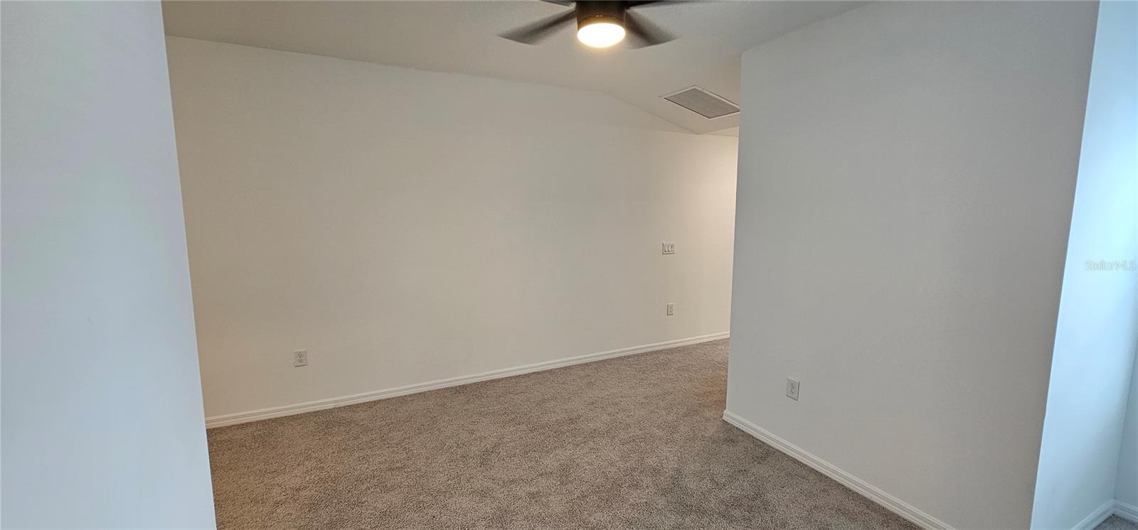 SIENNA PARK TWNHMS/UNIVERSITY - Residential Lease