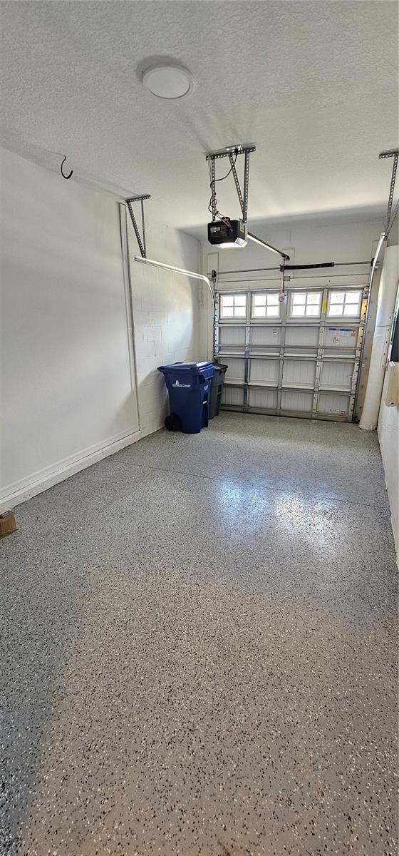 SIENNA PARK TWNHMS/UNIVERSITY - Residential Lease