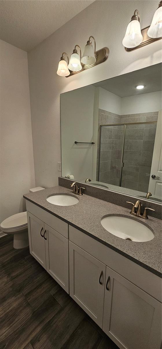 SIENNA PARK TWNHMS/UNIVERSITY - Residential Lease
