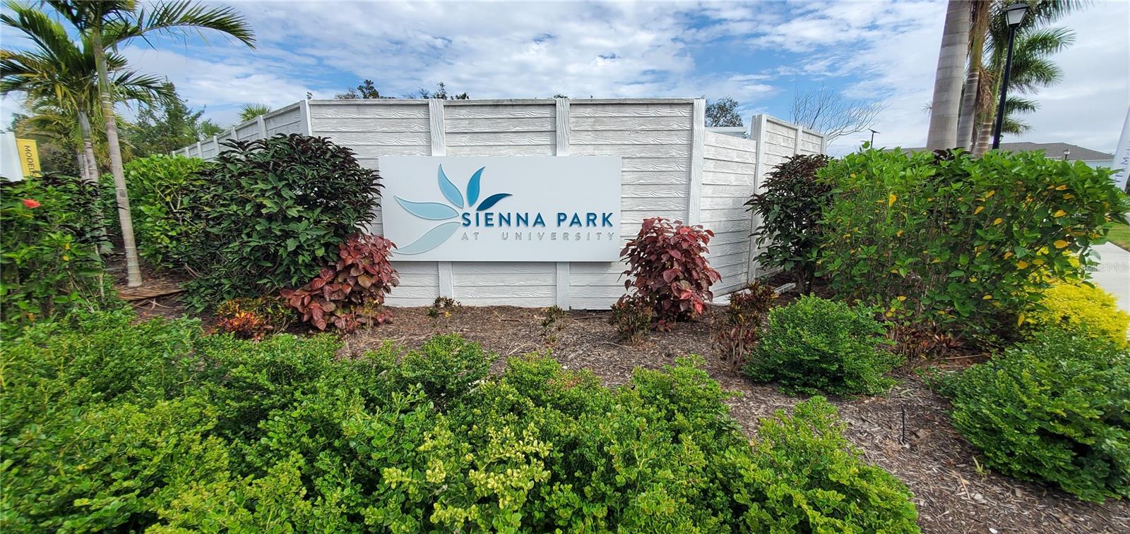 SIENNA PARK TWNHMS/UNIVERSITY - Residential Lease