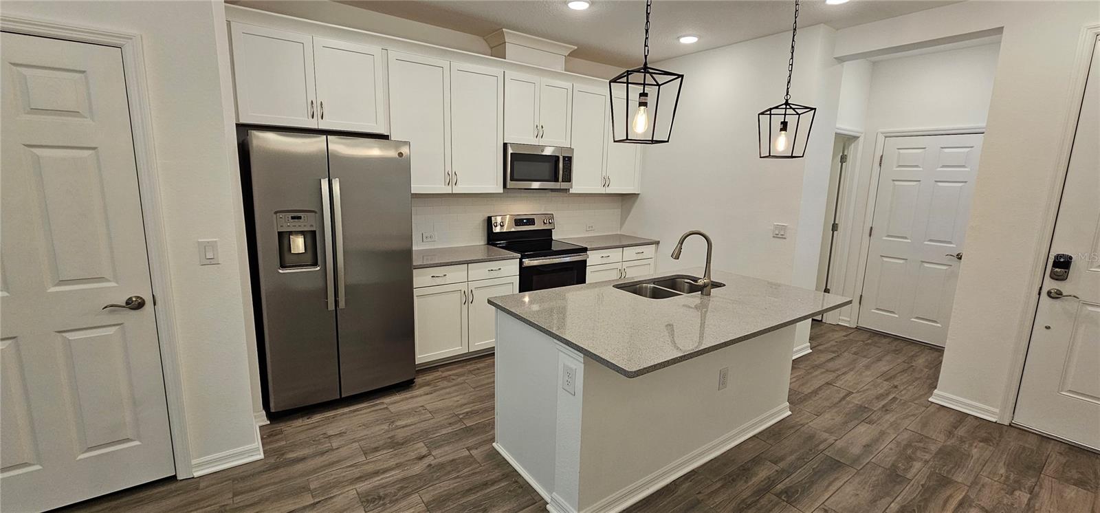 SIENNA PARK TWNHMS/UNIVERSITY - Residential Lease