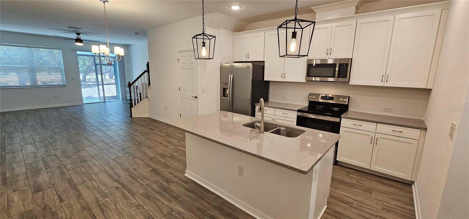 SIENNA PARK TWNHMS/UNIVERSITY - Residential Lease