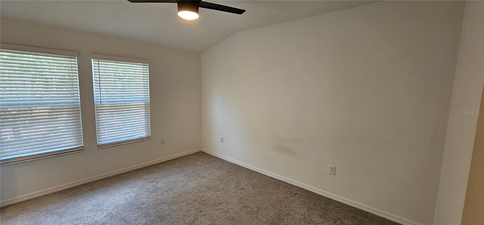 SIENNA PARK TWNHMS/UNIVERSITY - Residential Lease