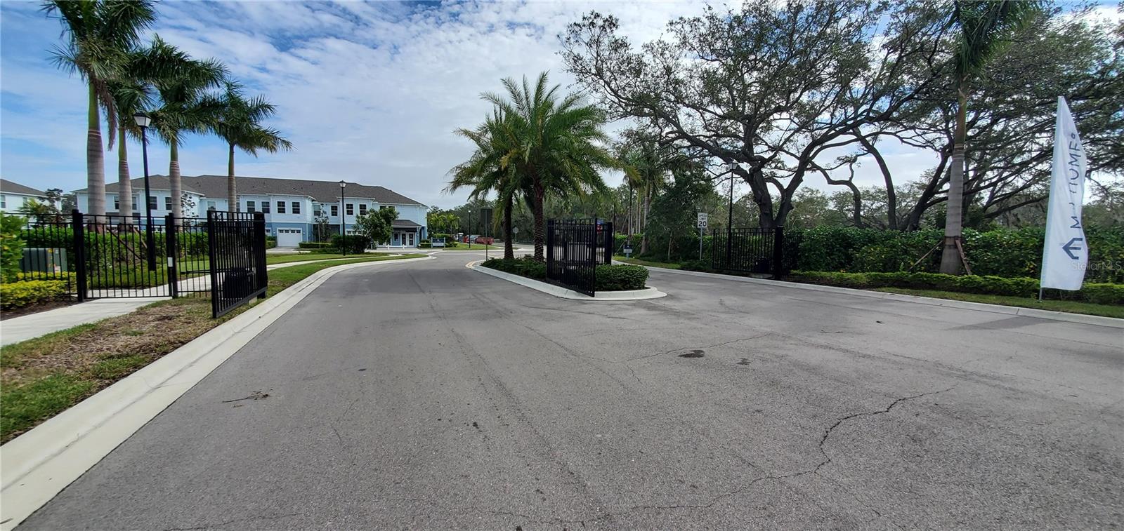 SIENNA PARK TWNHMS/UNIVERSITY - Residential Lease