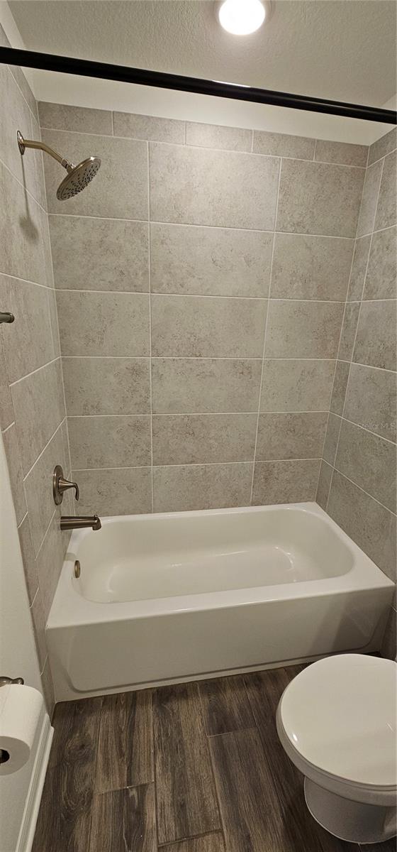 SIENNA PARK TWNHMS/UNIVERSITY - Residential Lease
