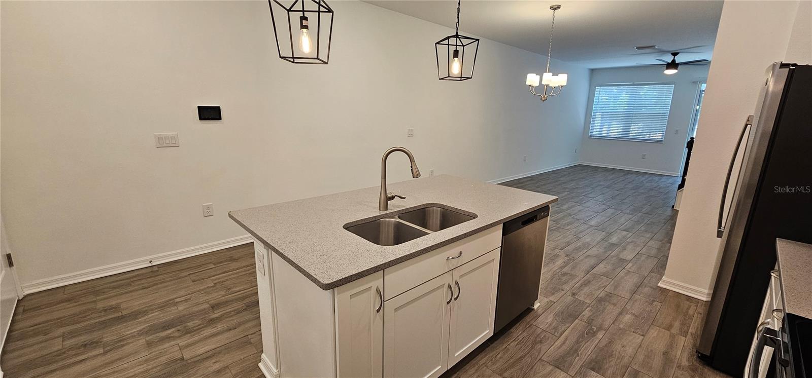 SIENNA PARK TWNHMS/UNIVERSITY - Residential Lease