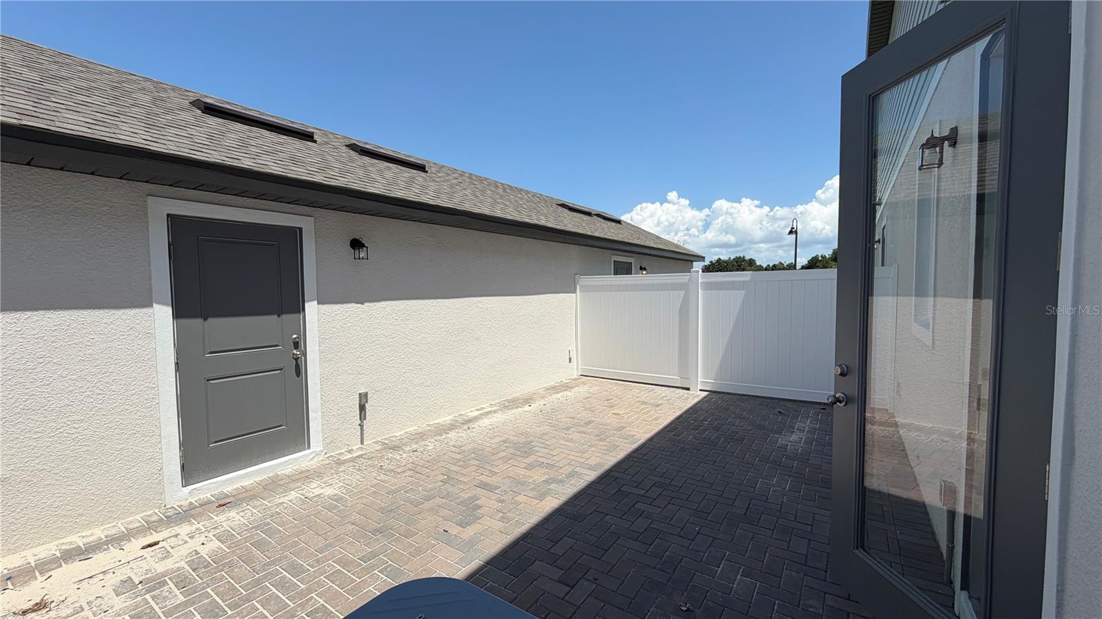 EDEN CREST TOWNHOMES - Residential Lease