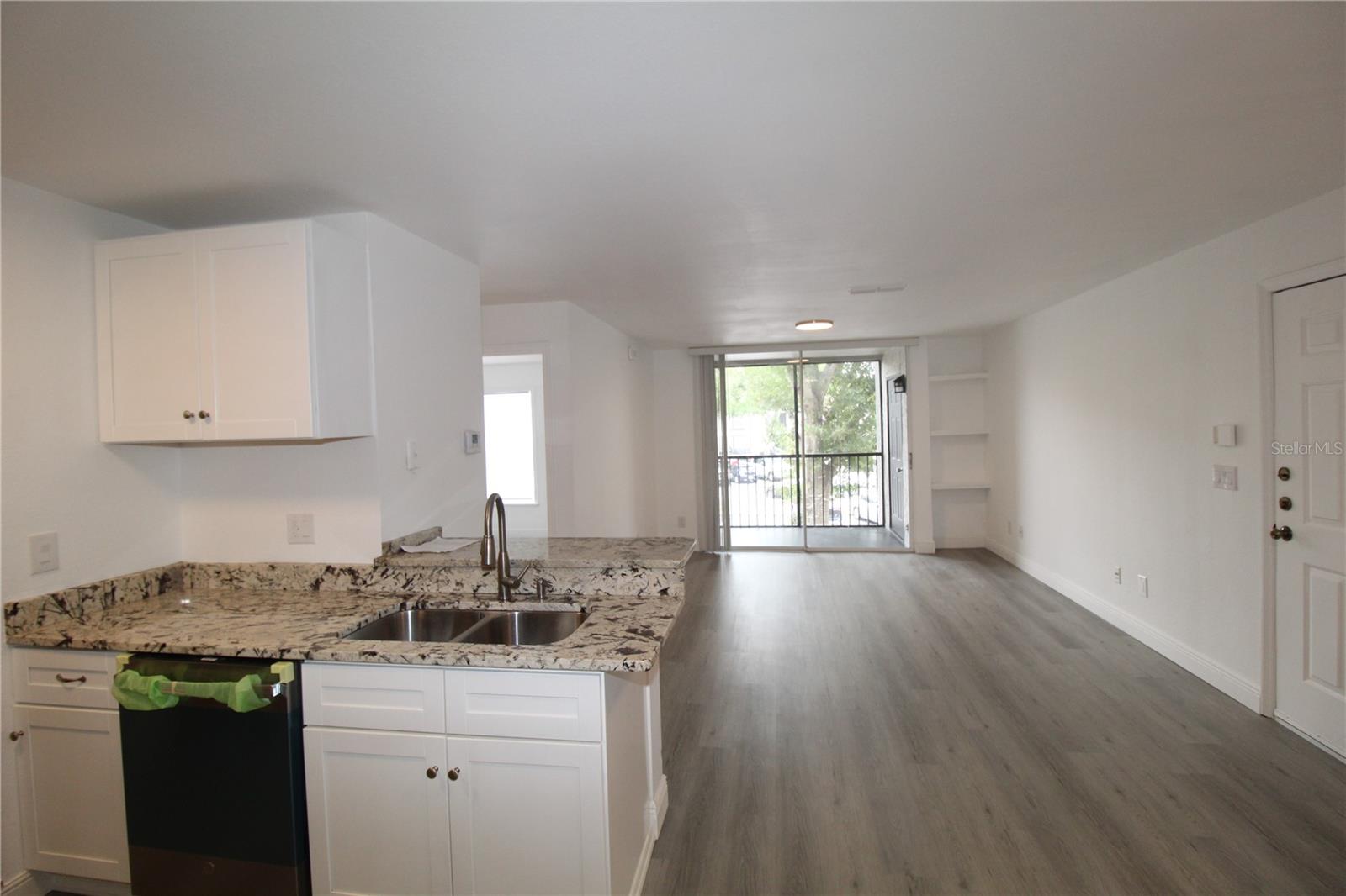 SANDLAKE PRIVATE RESIDENCES - Residential Lease